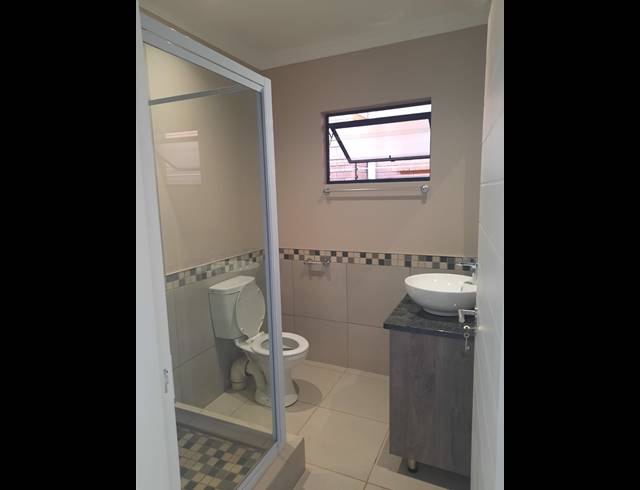 3 BEDROOM TOWNHOUSE TO LET IN LANGENHOVENPARK